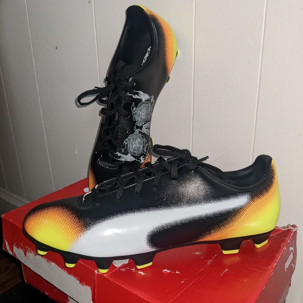 Puma Graphics 4.5 men's cleats sz 10